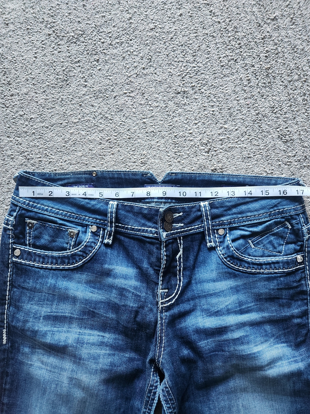 Vigoss Women's Mid Wash Blue Jean Capri - Picture 4 of 4